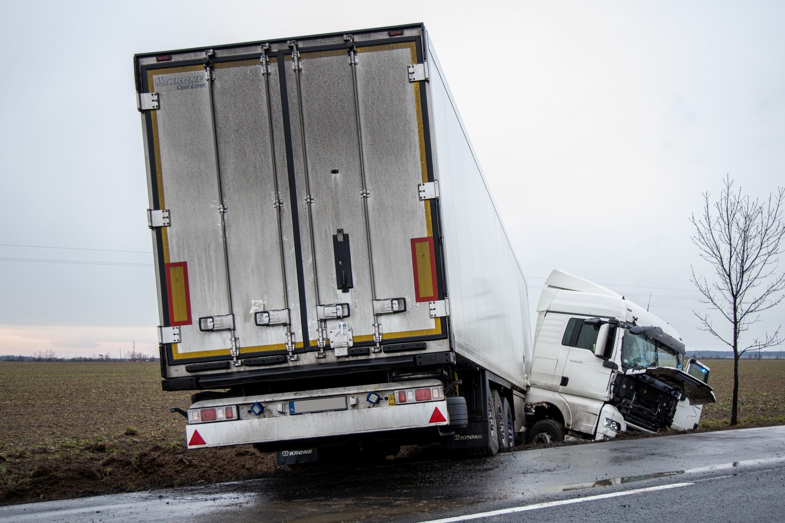 What Are the Common Causes of Jackknife Truck Accidents and Injuries?